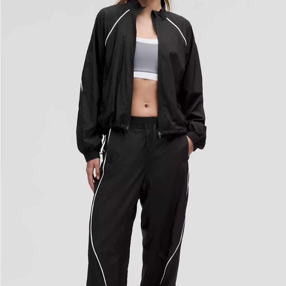 lululemon athletica License to Train MR Joggers with White Piping - Picture 4 of 8